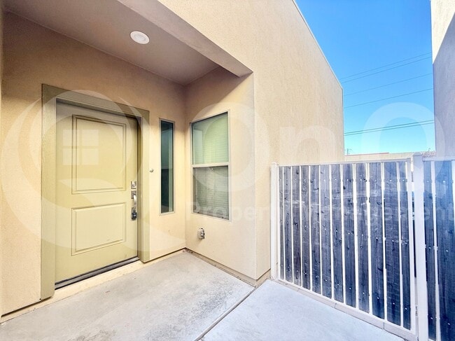 Building Photo - 3113 E Danbury Rd