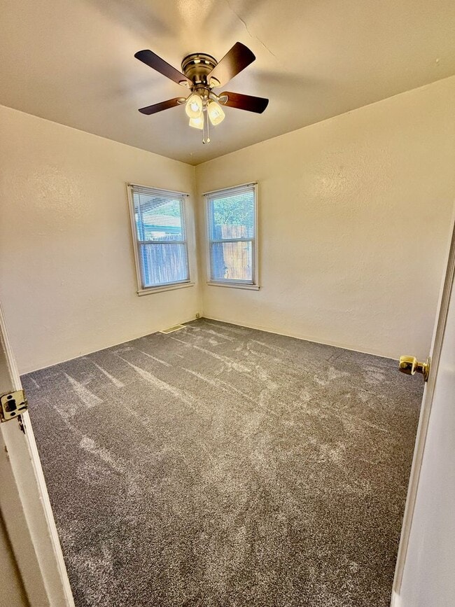 Building Photo - Updated 3 Bed Home with Large Yard