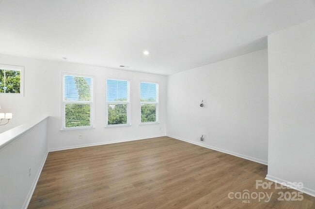 Building Photo - 5033 Westmead Ln