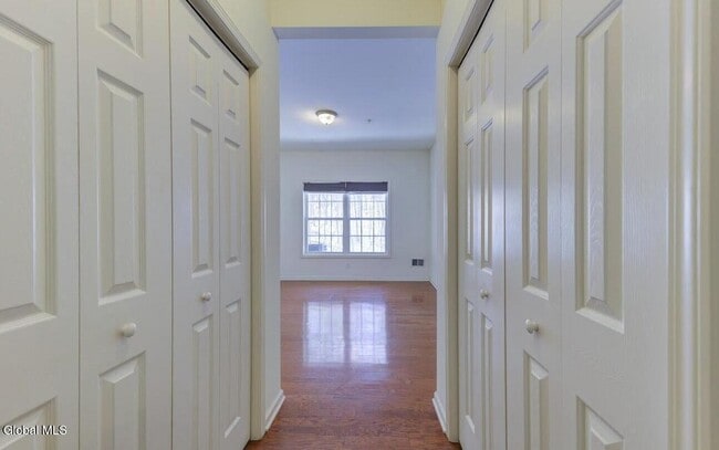 Building Photo - 42 Renaissance Ln