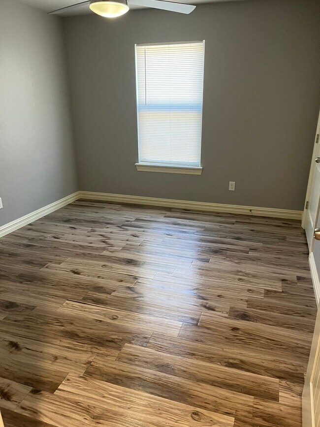 Building Photo - **Call Heather at 479-208-0305 to discuss ...