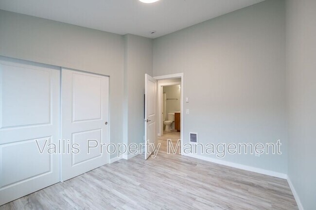 Building Photo - 13001 S Crompton Lane