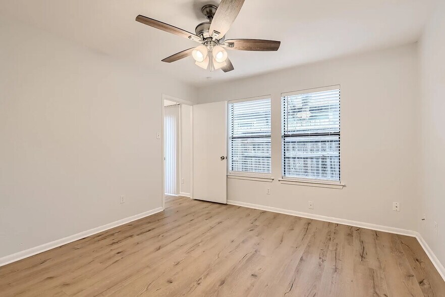 Building Photo - Room in Condo on Beauregard Cir