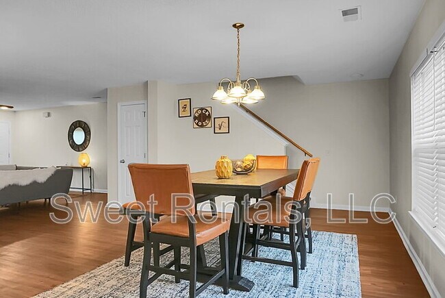 Building Photo - 124 Larkspur Dr