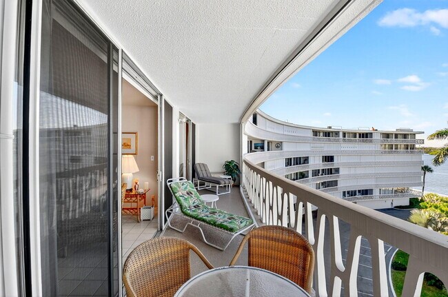 Building Photo - 2505 S Ocean Blvd