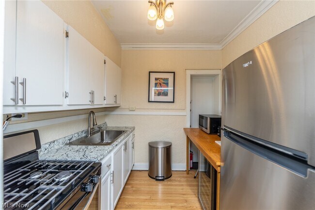 Building Photo - 2330 Euclid Heights Blvd