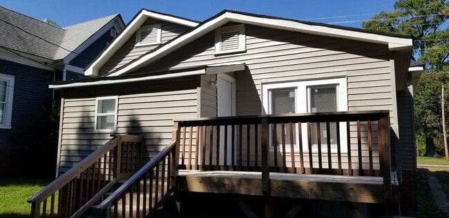 Building Photo - 303 S Yadkin Ave