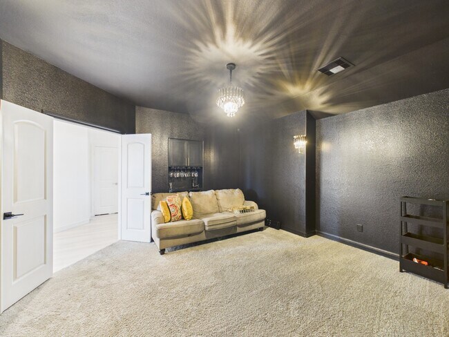 Building Photo - 24711 Miltonwood St