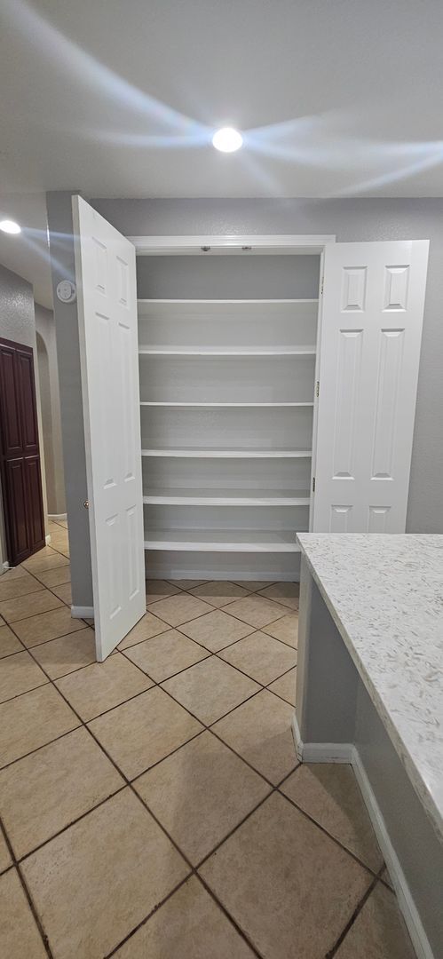 Building Photo - 5796 Bridgecross Dr