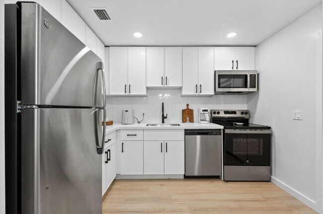 Building Photo - 800 Tropic Isle Dr