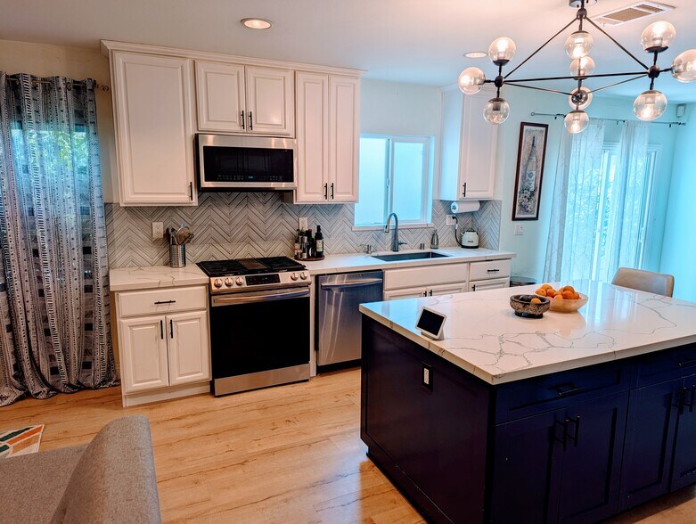 Kitchen with updated appliances - 4431 Purdue Ave