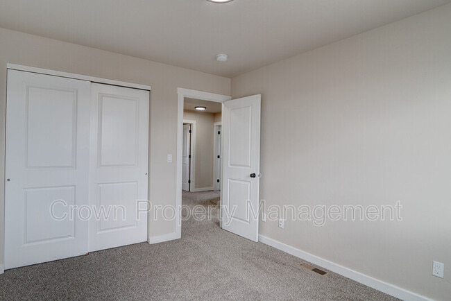 Building Photo - 517 Sparrow Rd