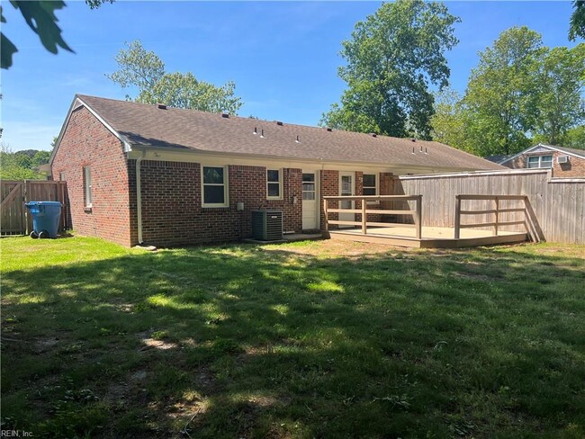 Building Photo - 1334 Downs Ln