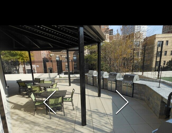 Grills - 3930 N Pine Grove Ave