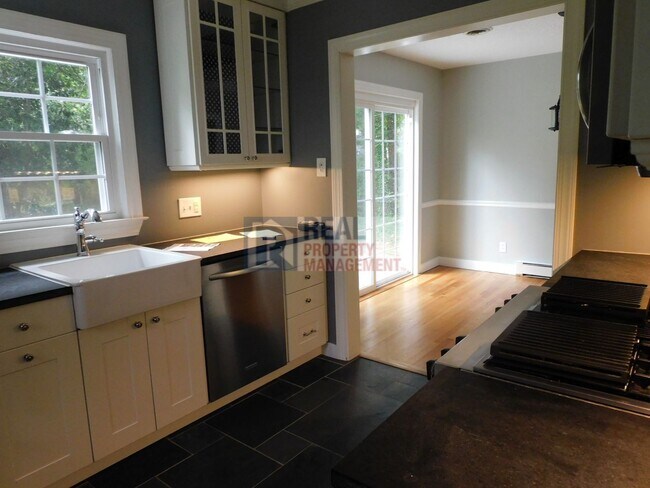 Building Photo - Irving Park Cottage 3BR/1.5BA w/1-Car Gara...