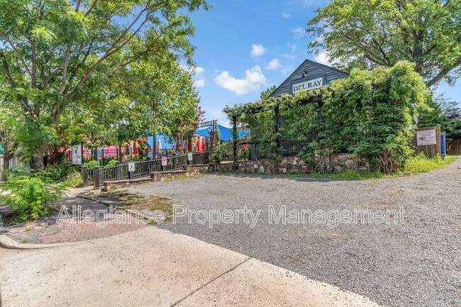 Building Photo - 1800 Mt Vernon Ave