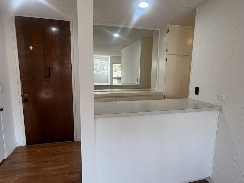 Building Photo - 6000 Canterbury Dr