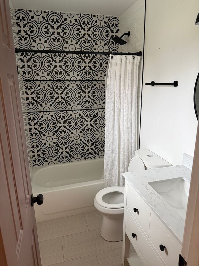 Building Photo - Updated Home near Waverly Park