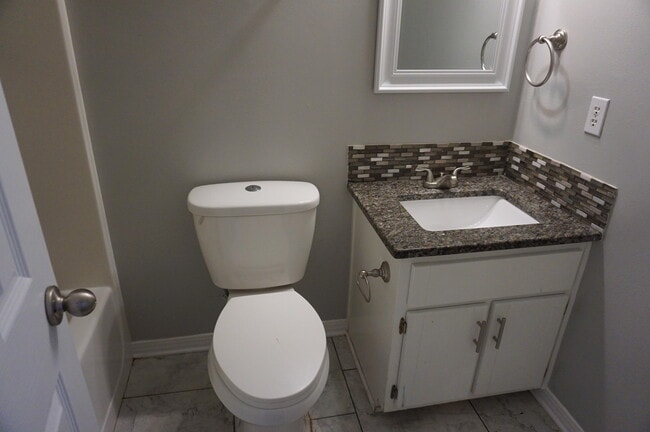 Building Photo - 129 Oak Terrace Dr