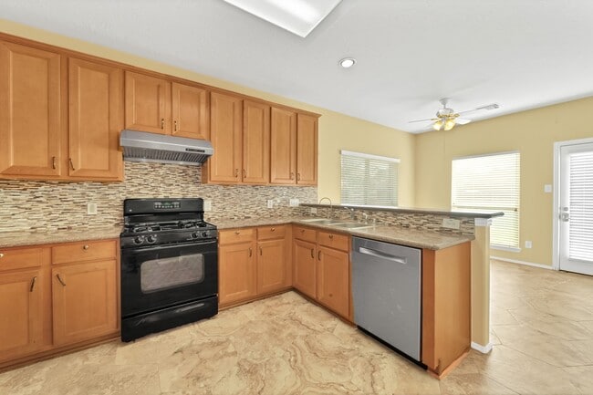 Building Photo - 18123 Memorial Falls Dr