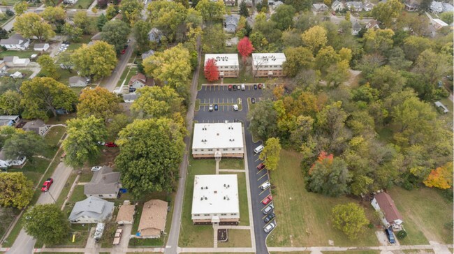 Building Photo - 1415 W Maple Ave