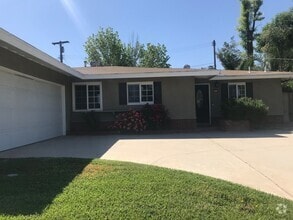 Building Photo - Redlands 4 Bedroom Home