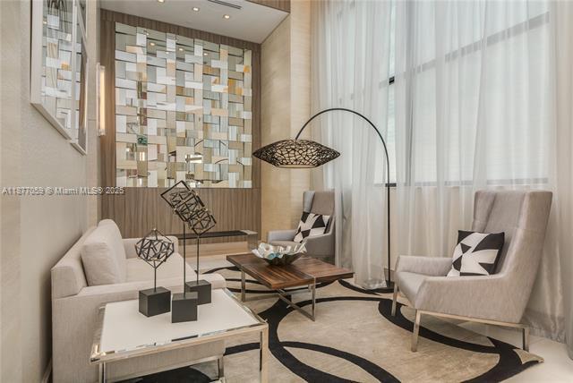 Building Photo - 999 SW 1st Ave