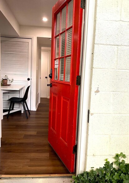 Private entrance to the apartment - 14121 Bauer Dr