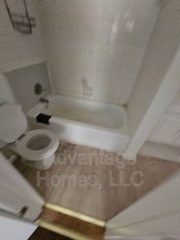 Building Photo - 715 N 70th Terrace