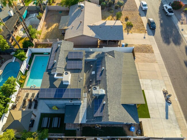 Building Photo - 3733 E Dahlia Dr