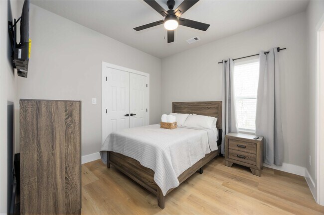 Building Photo - 2409 Dolly Wright St