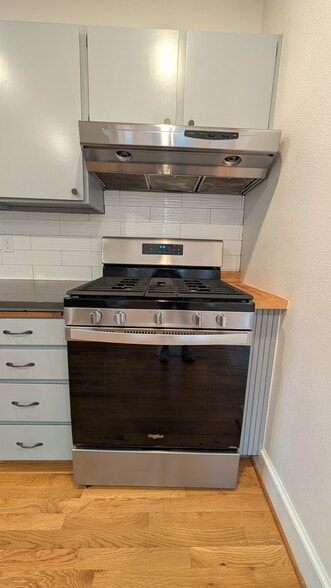 Building Photo - 3440 SW Falcon St