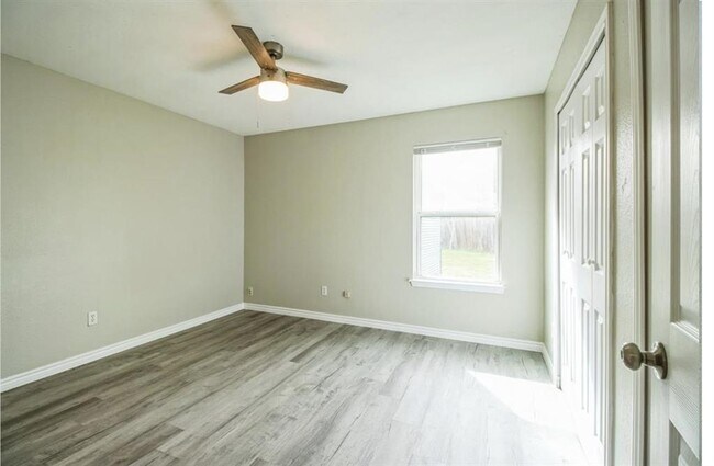 Building Photo - 12708 La Salle Dr