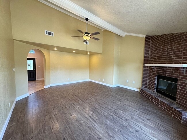 Building Photo - 2312 Lisa Ln