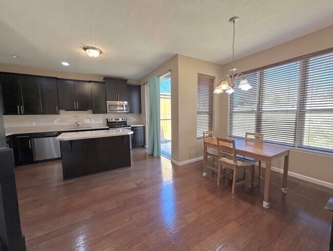 Building Photo - Rare 4 Bedroom End Unit Townhome in The Beautiful Stonemill Farms of Woodbury