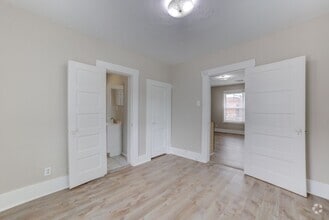Building Photo - N Denver Ave Duplex