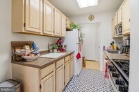 Building Photo - 1210 N Taft St