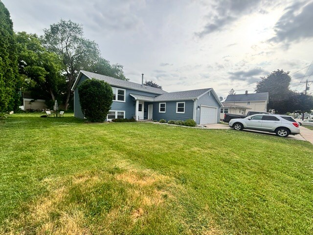 Large yard - 1044 W 10th Ave
