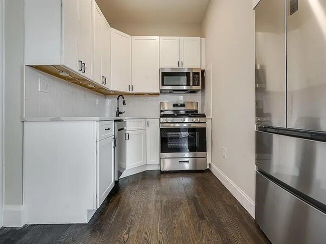 Primary Photo - 486 Bramhall Ave