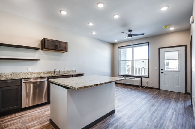 Building Photo - 1609 Doman Dr