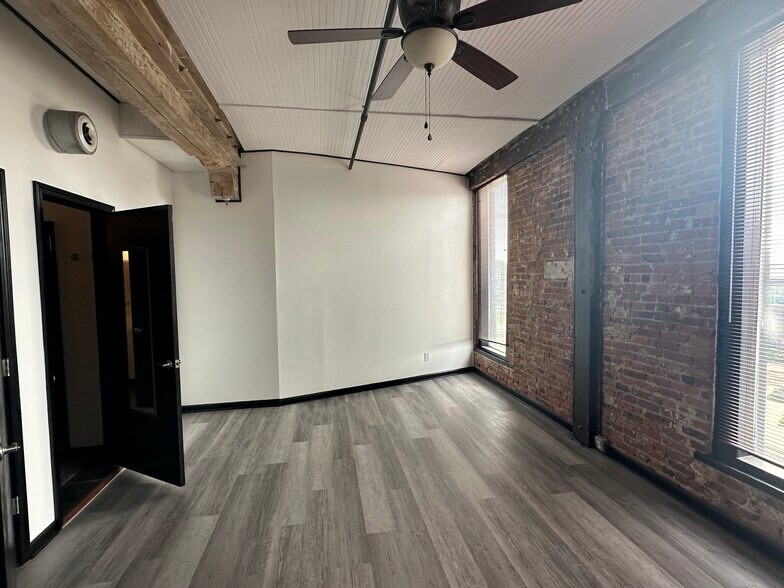 Building Photo - 112 State St