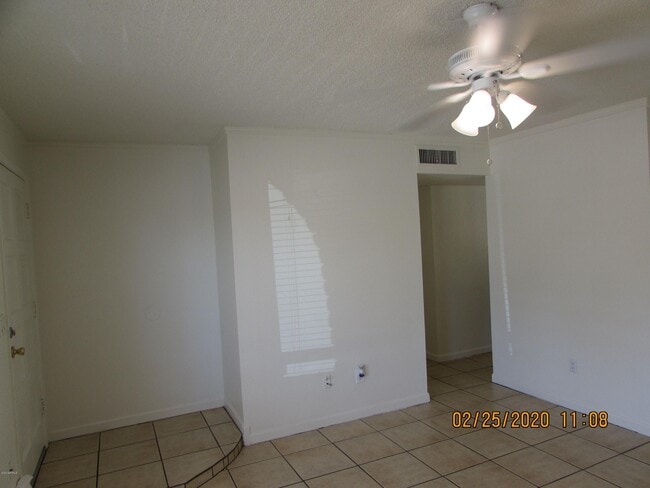 Building Photo - 1020 W La Jolla Dr