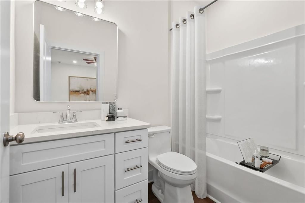 Building Photo - 195 W Lake Ave NW