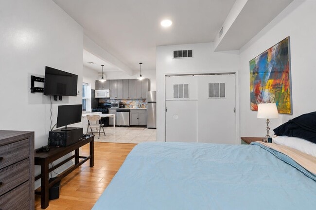 Building Photo - 315-317 33rd St