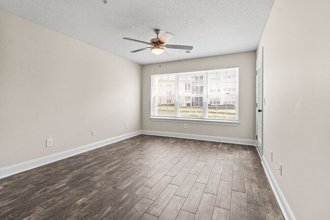 Building Photo - Woodmoor Condo
