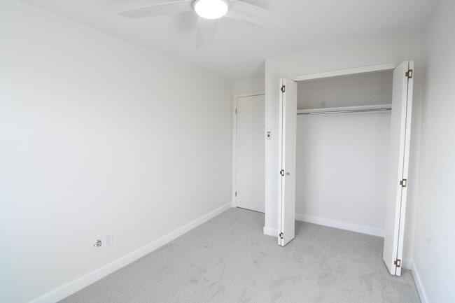 Building Photo - 5004 E Hinsdale Pl