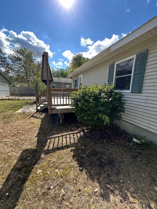 Building Photo - Charming 3-Bedroom, 2-Bath Home for Long-T...