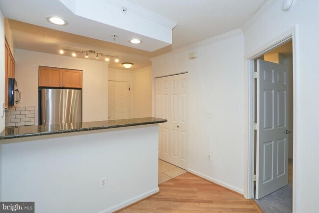 Building Photo - 3101 N Hampton Dr