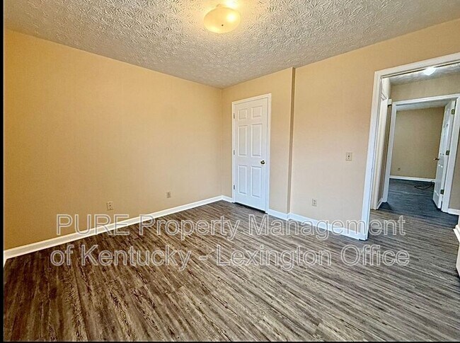 Building Photo - 198 Daisy St