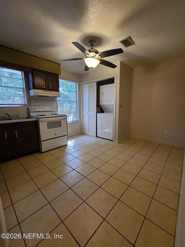 Building Photo - 365 SE Castillo Terrace